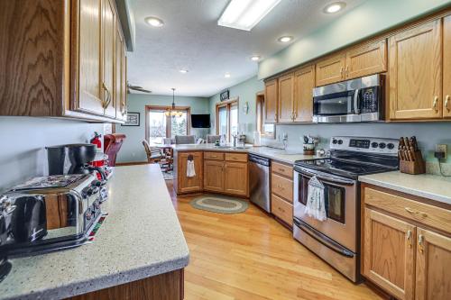 < 1 Mi to Calamus Lake! Group Adventure Base in Sargent