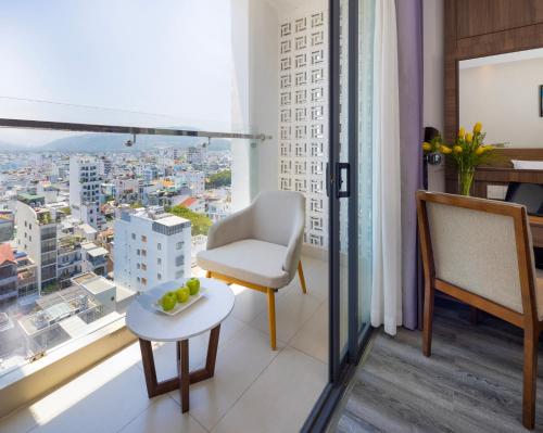 Astica Hotel Nha Trang - 발코니/테라스