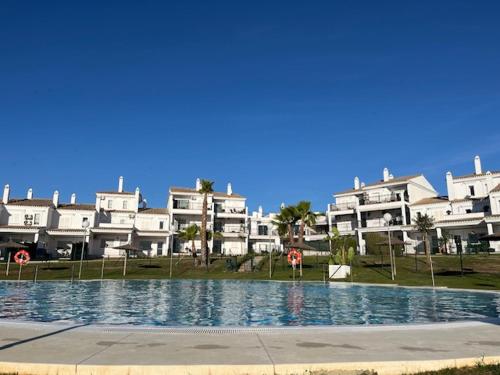 Apartamento para familias con piscina y parking