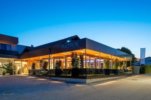 Patrix Hotel, Restaurant, Bar