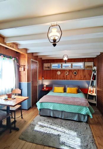 Victoria Cabin