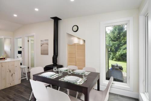 Disconnect From Reality/ River House/Hot Tub/Pet Friendly in Tillsonburg (ON)