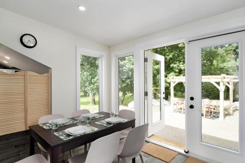 Disconnect From Reality/ River House/Hot Tub/Pet Friendly in Tillsonburg (ON)