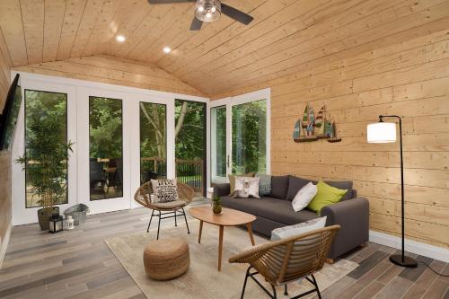 Disconnect From Reality/ River House/Hot Tub/Pet Friendly in Tillsonburg (ON)