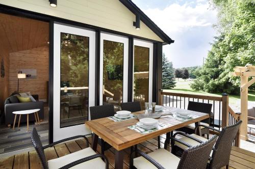 Disconnect From Reality/ River House/Hot Tub/Pet Friendly in Tillsonburg (ON)