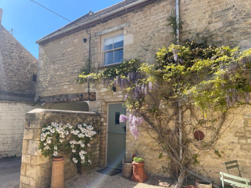 Wisteria Cottage - 2 bed near Bath & many NT sites in Holt (Wiltshire)