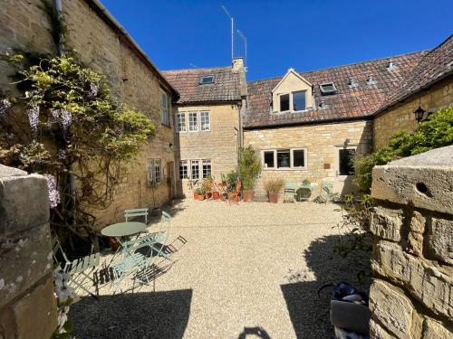 Wisteria Cottage - 2 bed near Bath & many NT sites in Holt (Wiltshire)
