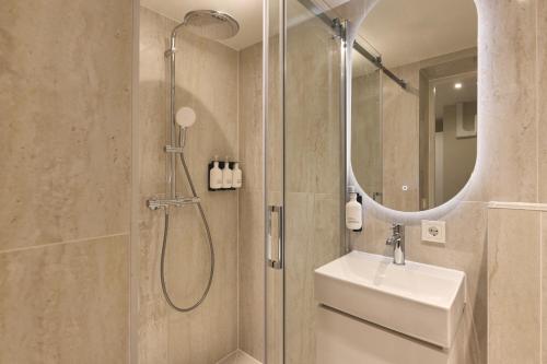 room detail thumbnail 2