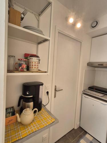 Studio Neuf et indépendant (Studio Neuf et independant) in L'Etang-la-Ville