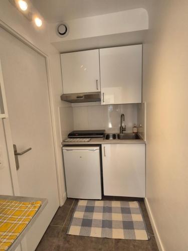 Studio Neuf et indépendant (Studio Neuf et independant) in L'Etang-la-Ville