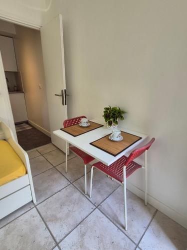 Studio Neuf et indépendant (Studio Neuf et independant) in L'Etang-la-Ville