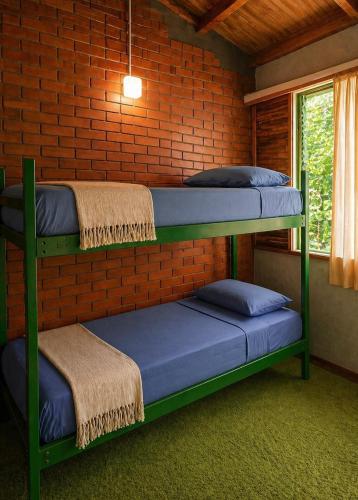 4 twin beds