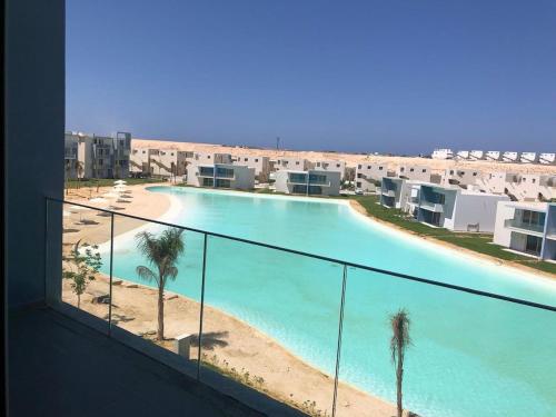 Amazing lagoon view chalet in Zawiyat Ailat Nuh