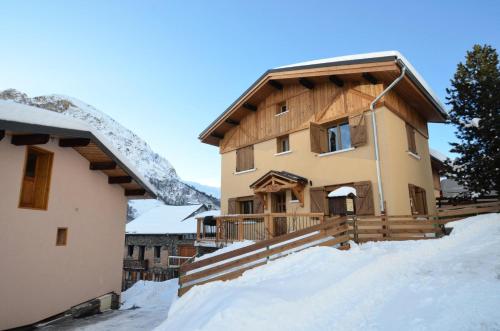 Chalet De Manou - Chalet individuel rénové pour 12 personnes avec sauna dans les 3 Vallées MAE-3694 – khách sạn tại Saint Marcel