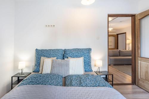 Close to Airport - Free Parking - Balcony - Simple - image 2