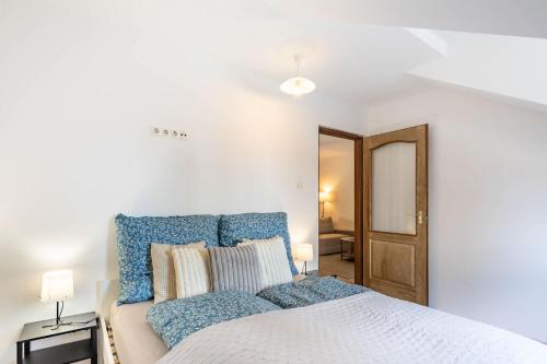 Close to Airport - Free Parking - Balcony - Simple - image 8
