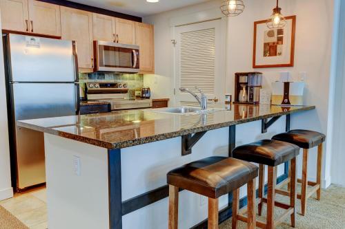Base Village Ski In-Out Luxury Condo #4283 Huge Hot Tub & Great Views - FREE Activities & Equipment Rentals Daily - image 22