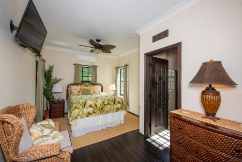 The Pilot House - Private 4 Suite Retreat Sleeps 8 in Rock Sound