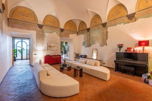16th Century Tuscan Estate Near Florence-Due Grifoni