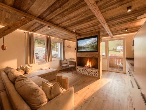 OLDWOOD CHALET - Design Chalet with Balcony by AlpenLuxus Collection - Mayrhofen OLDWOOD CHALET - Design Chalet with Balcony by AlpenLuxus Collection - Mayrhofen