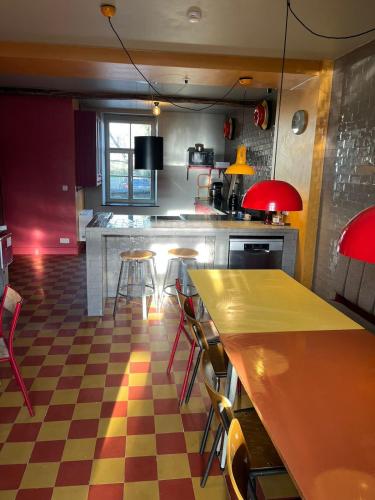 L' Ecole in Villers-Sent-Ģetrtūde