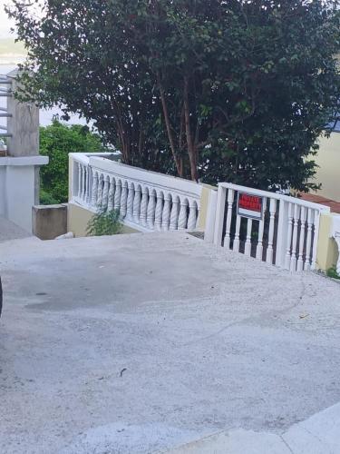 Yellow Leaf Suite in Charlotte Amalie West
