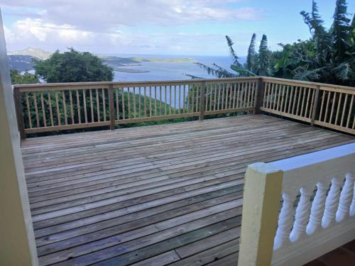 Yellow Leaf Suite in Charlotte Amalie West