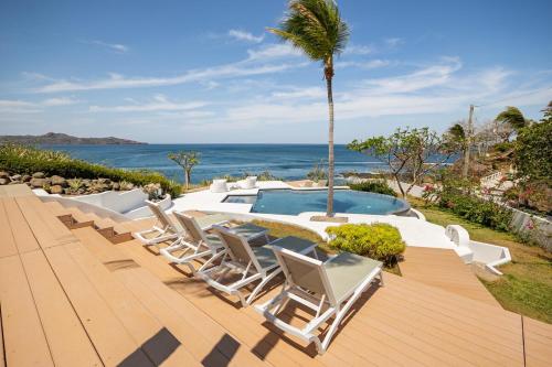 Beachfront Cliff Villa 300 degrees Ocean Views, Pool and Jacuzzi in Playa Flamingo
