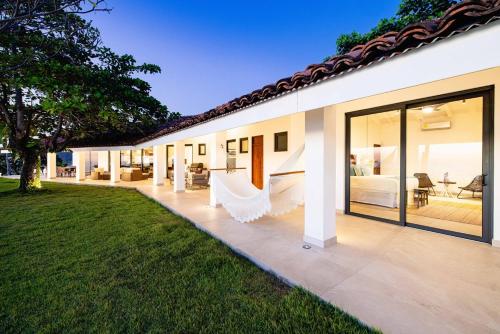 Beachfront Cliff Villa 300 degrees Ocean Views, Pool and Jacuzzi in Playa Flamingo