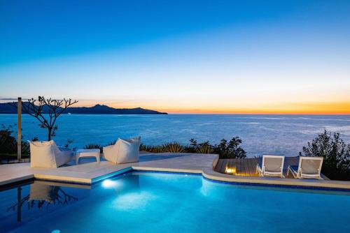 Beachfront Cliff Villa 300 degrees Ocean Views, Pool and Jacuzzi in Playa Flamingo