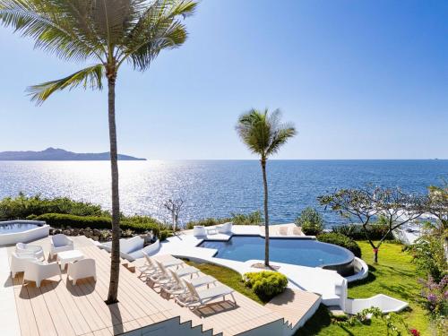 Beachfront Cliff Villa 300 degrees Ocean Views, Pool and Jacuzzi in Playa Flamingo
