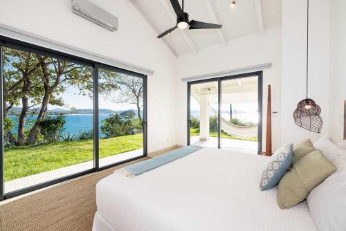 Beachfront Cliff Villa 300 degrees Ocean Views, Pool and Jacuzzi in Playa Flamingo