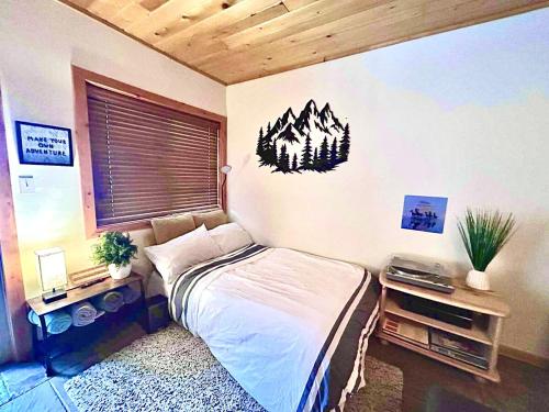 Apex Lookout Hiking Basecamp with Hot Tub in Hedley (BC)