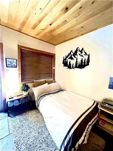Apex Lookout Hiking Basecamp with Hot Tub in Hedley (BC)