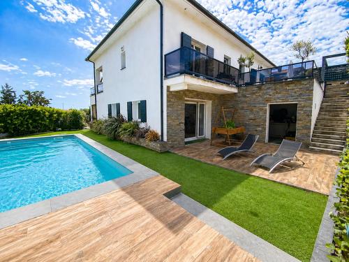 Bastia villa individuelle piscine privée et toboggan vue dégagée proche mer et centre - Location saisonnière - Bastia