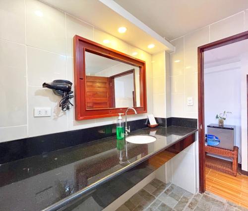 Doublegem Beach Resort and Hotel Room Type - Family Room with Sea View