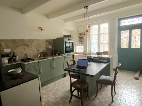 Konyha, Charming and comfortable holiday home in Melay in Melay