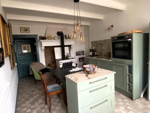 Konyha, Charming and comfortable holiday home in Melay in Melay