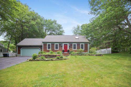 Bright & Spacious Home near to Beaches & Dock SQ - image 12