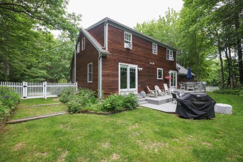 Bright & Spacious Home near to Beaches & Dock SQ - image 4