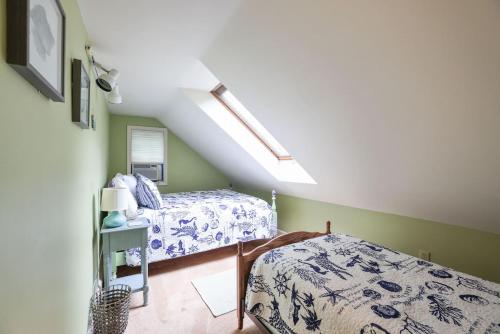 Bright & Spacious Home near to Beaches & Dock SQ - image 2