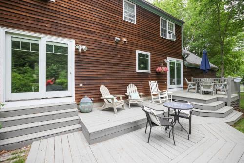 Bright & Spacious Home near to Beaches & Dock SQ - image 14