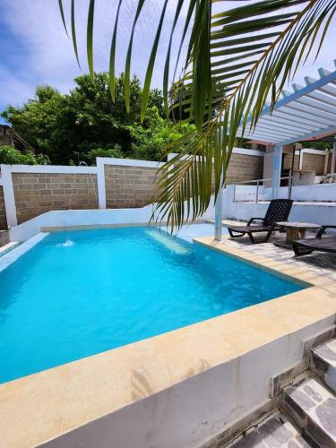 Casa turística con piscina privada y vista al mar