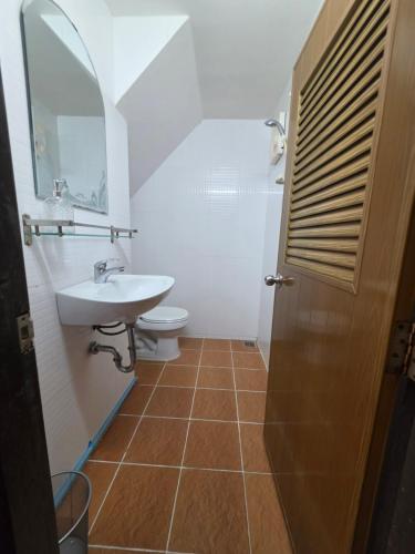 Double Room in a shared Apartment at Toul Sleng Museum - image 5