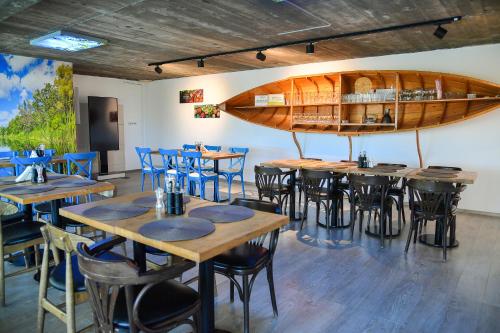 Restorāns, Pike Inn Bucătărie Autentică & Cazare cu Farmec (Pike Inn Bucatarie Autentica & Cazare cu Farmec) in Dunavăţu De Sus