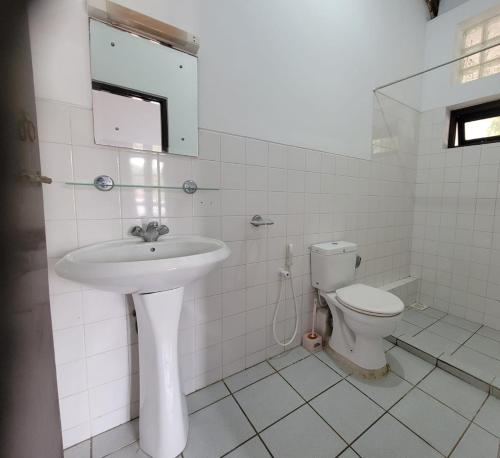 Cozy Beachside Private Room-100m walk to the beach in הר לביניה