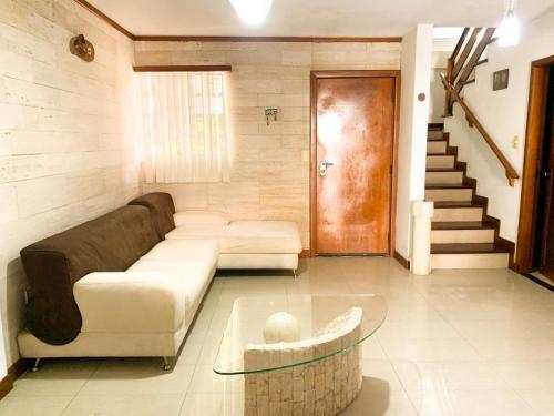 Lecheria Villa Canal with ocean view – khách sạn tại Puerto La Cruz