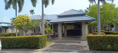 Rockgarden Beach Resort