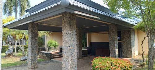 Rockgarden Beach Resort