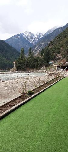 Keran Retreat Hotel in Sharda